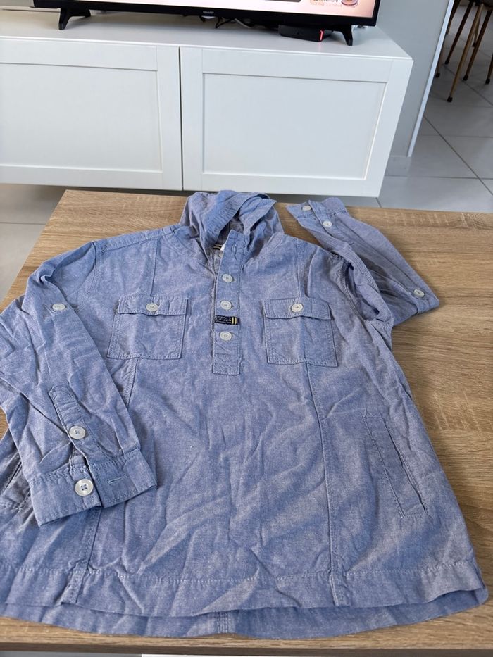 T-shirt avec capuche okaidi  8ans