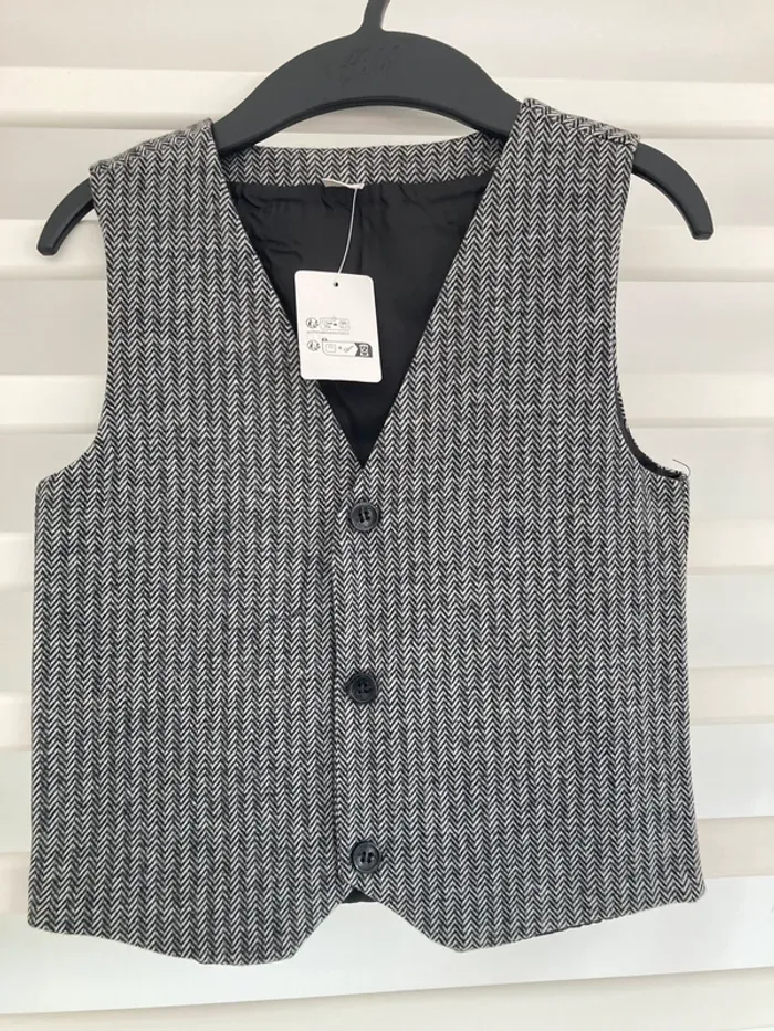 7 ans - chaussettes & Gilet sans manches idéal pour les occasions et/ou fêtes de fin d'année - photo numéro 3