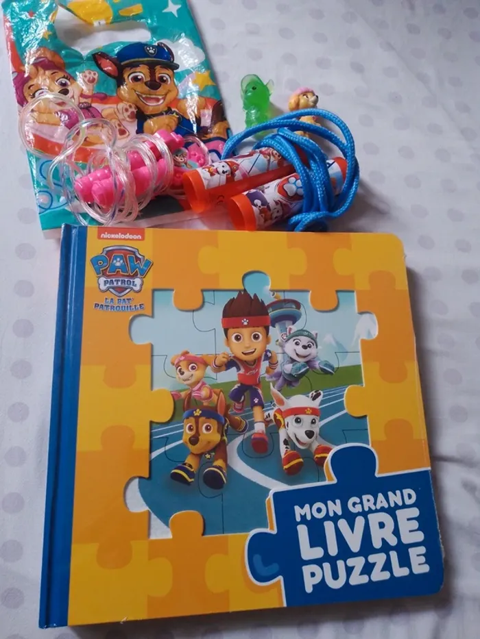 Livre et figurines pat patrouille - photo numéro 2