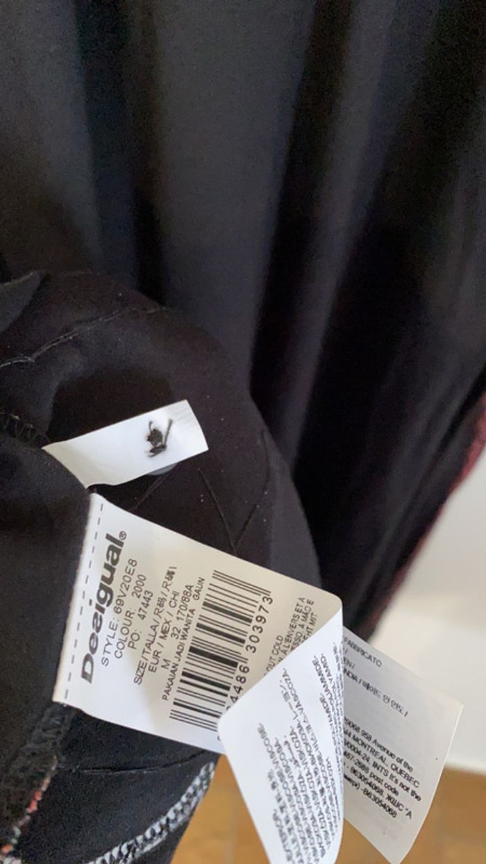 Robe noire avec jolis motifs - photo numéro 6