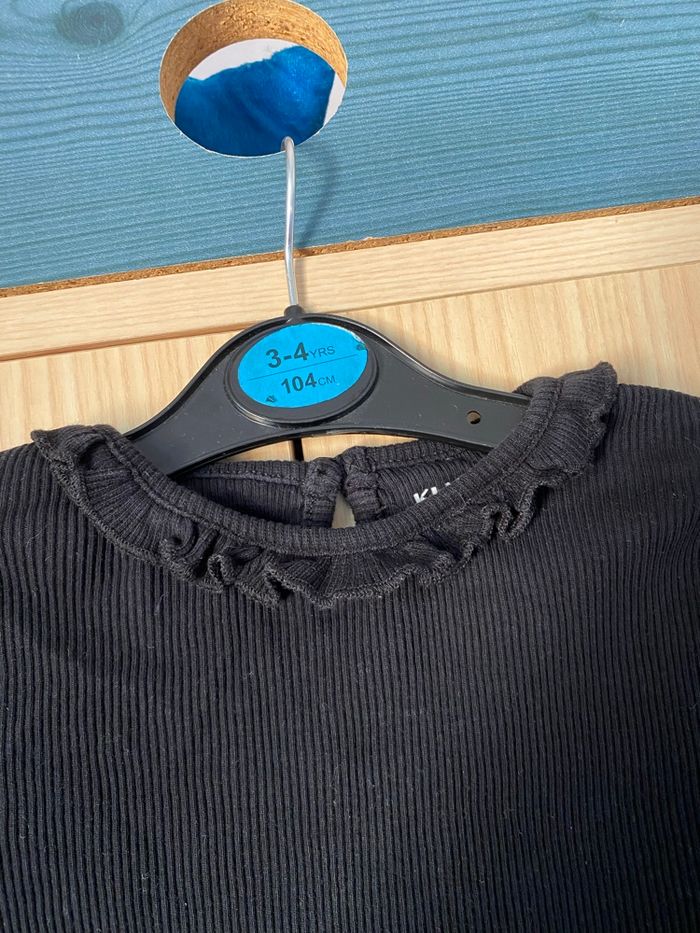 T-shirt noir côtelé Kiabi 18 mois - photo numéro 2