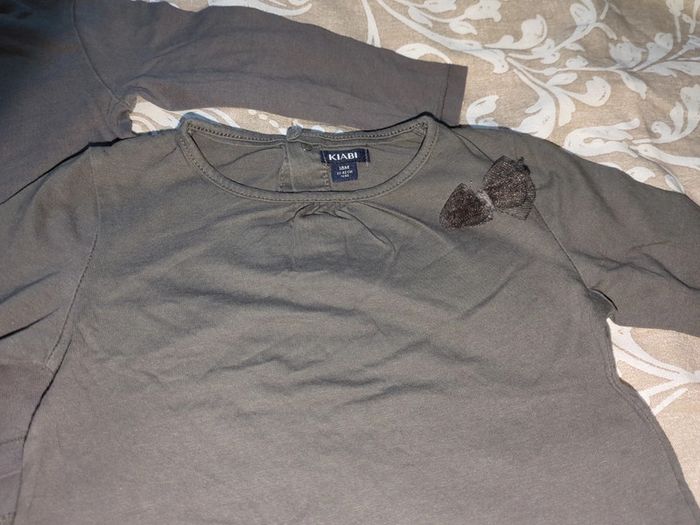 Lot t-shirts gris anthracite Kiabi 18 mois manches longues - photo numéro 2