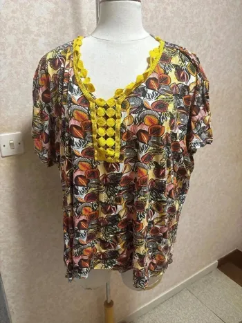 Blouse taille 58-60 marque bleu bonheur