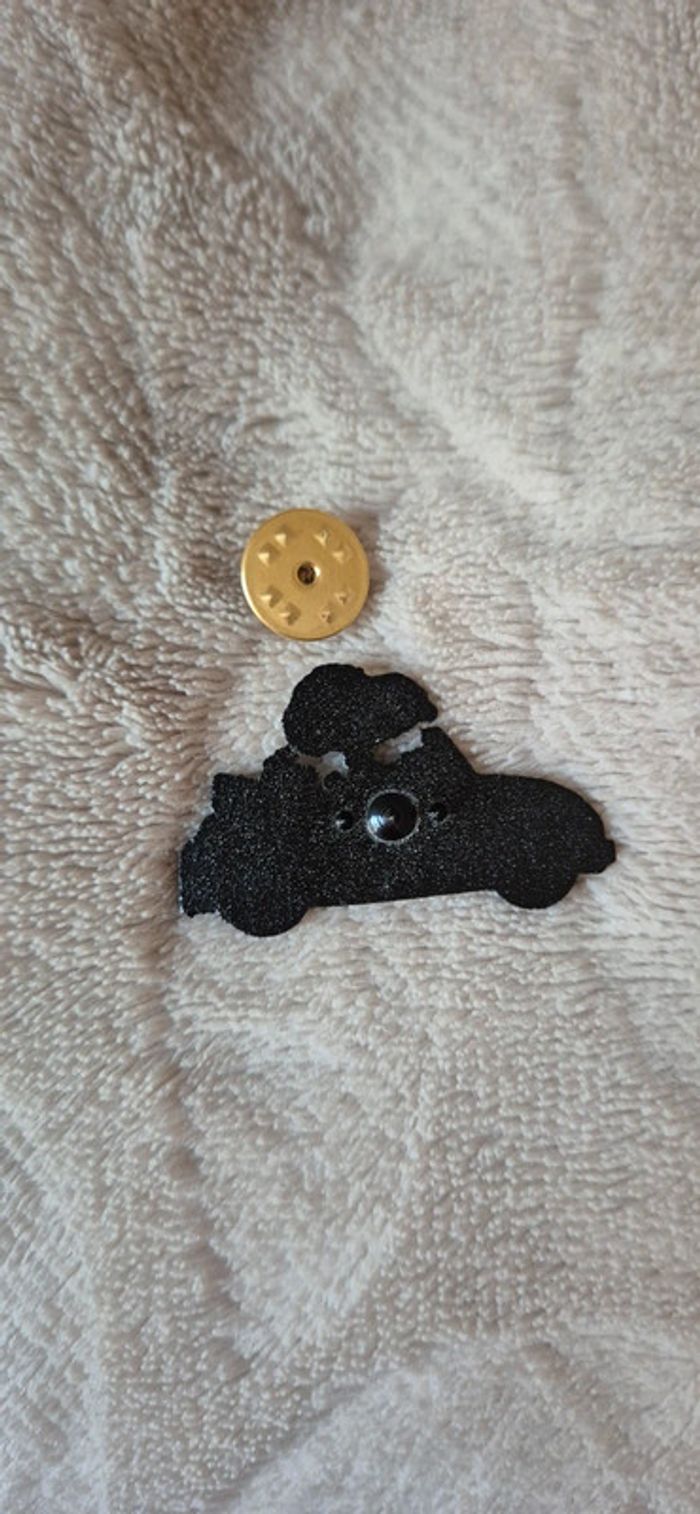 Broche ou pin's Snoopy en voiture 🚗. - photo numéro 4