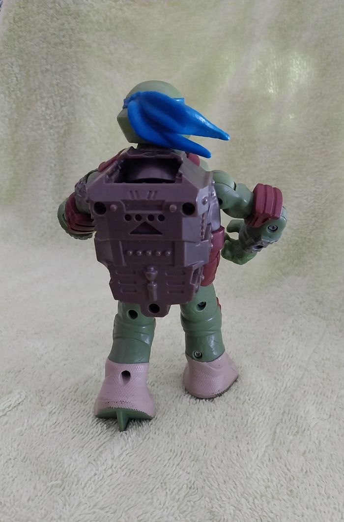 grande figurine plastique Tortue Ninja sur roulette Viacom 2012 - photo numéro 2