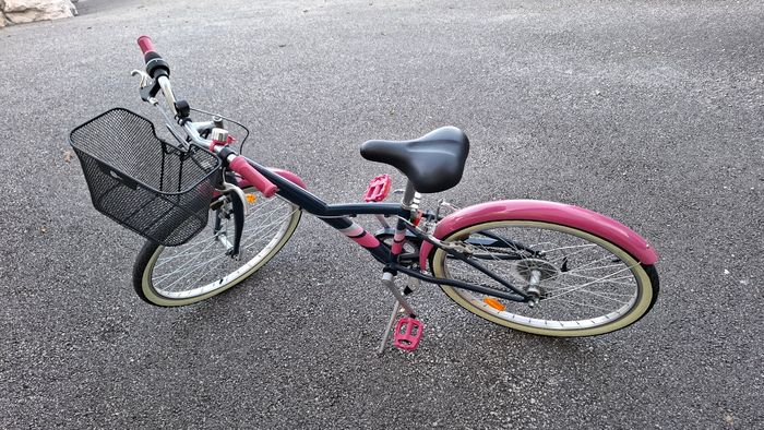 Vélo VTC BTWIN Décathlon 24 pouces très bon état. Remise en mains propres uniquement secteur Annecy - photo numéro 2