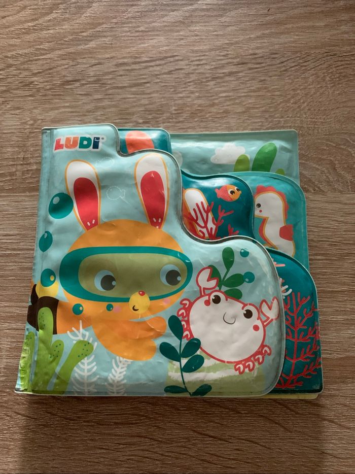 Lot de 4 jouets de bain + 1 livre + 1 filet de rangement à ventouses - photo numéro 6