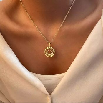 Collier feuille de lotus neuf dans son ecrin