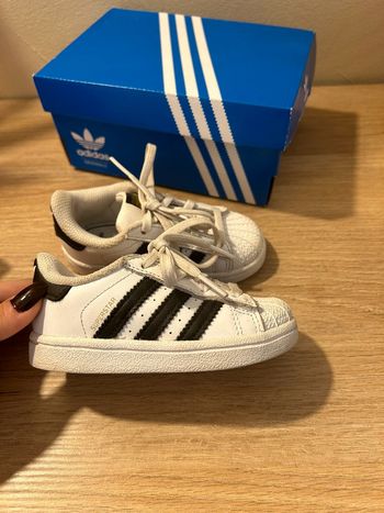 Baskets adidas superstar noir/blanc taille 21