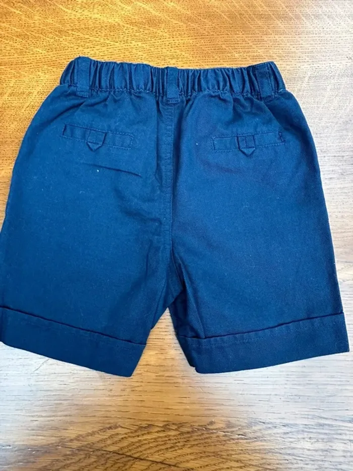 Short grain de blé bleu marine 6 mois - photo numéro 5