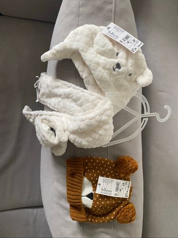 Bonnets , écharpe , gants
