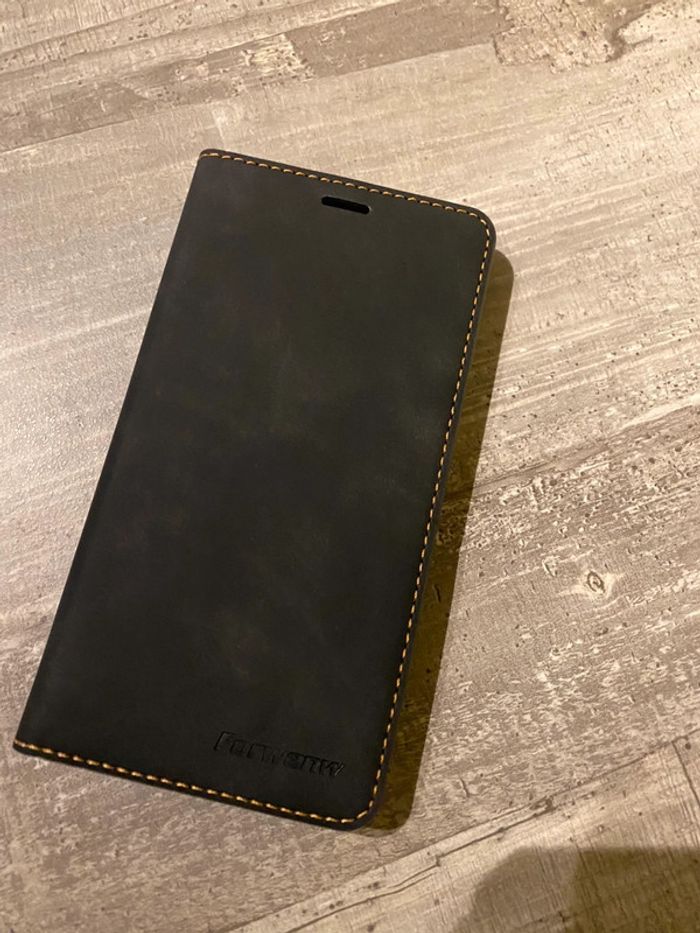 Pochette iPhone11 pro neuve