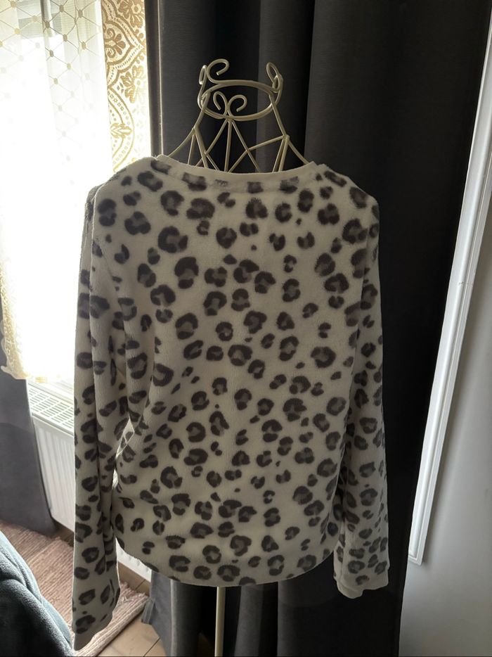 Pull tous doux , sequins , à messages - photo numéro 3