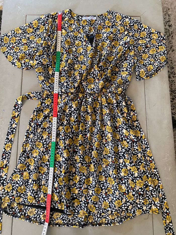 Robe d’été Van Der Rock taille 3 noire à fleurs jaunes et dorées - photo numéro 17
