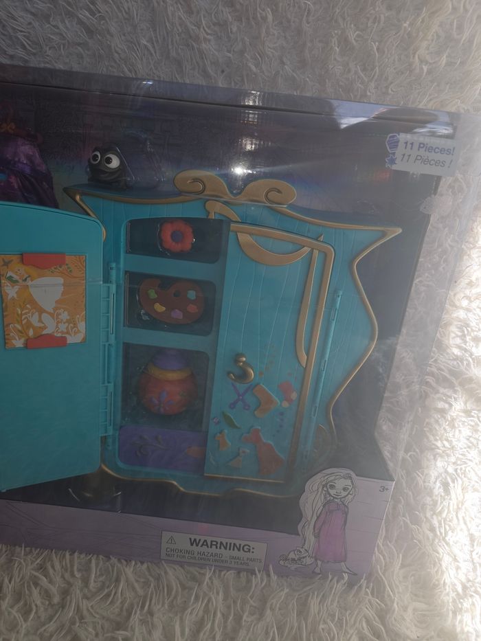 Poupée disney princesse Raiponce animator : armoire d'artiste disneyland paris - disney store - photo numéro 2