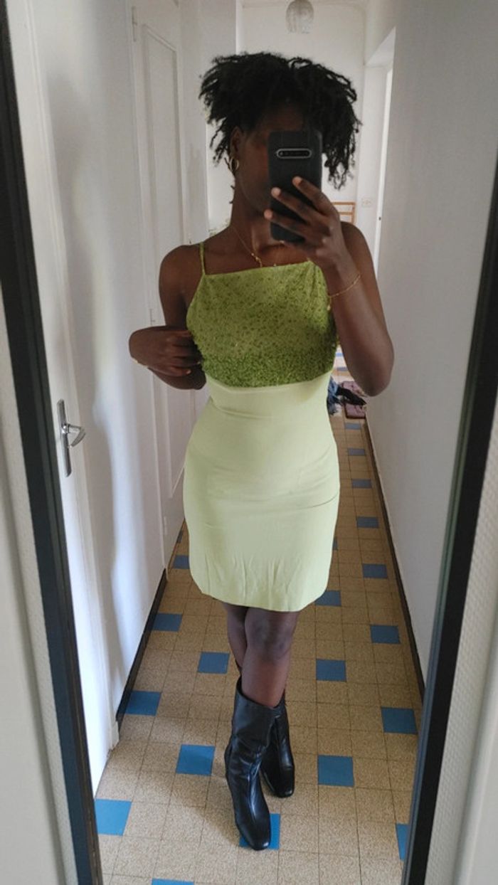 Magnifique robe avec bustier perlé - photo numéro 9