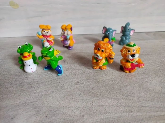 Lot de 8 figurines kinder surprise