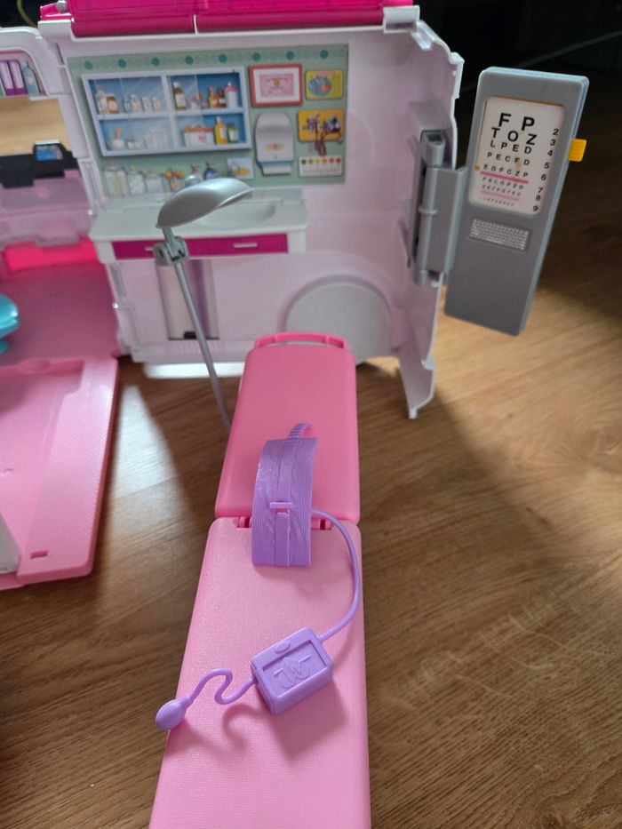 Véhicule médical Barbie - photo numéro 3