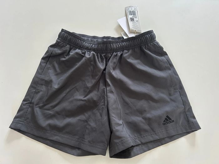 Short adidas garçon 12 ans neuf
