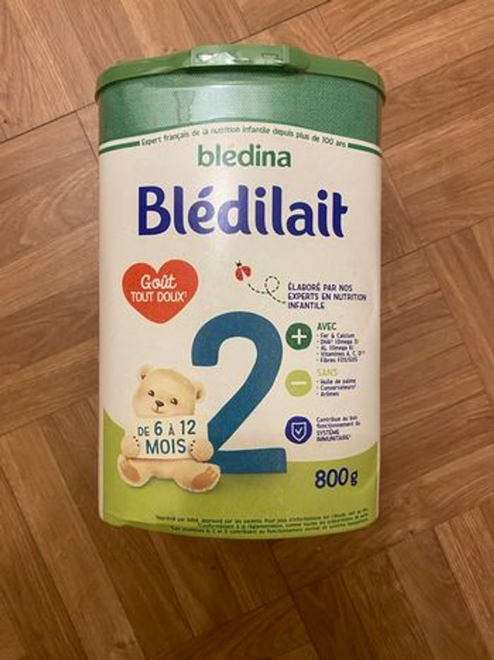Boîte de lait  infantile blédina blédilait 2ème âge (6 à 12 mois)