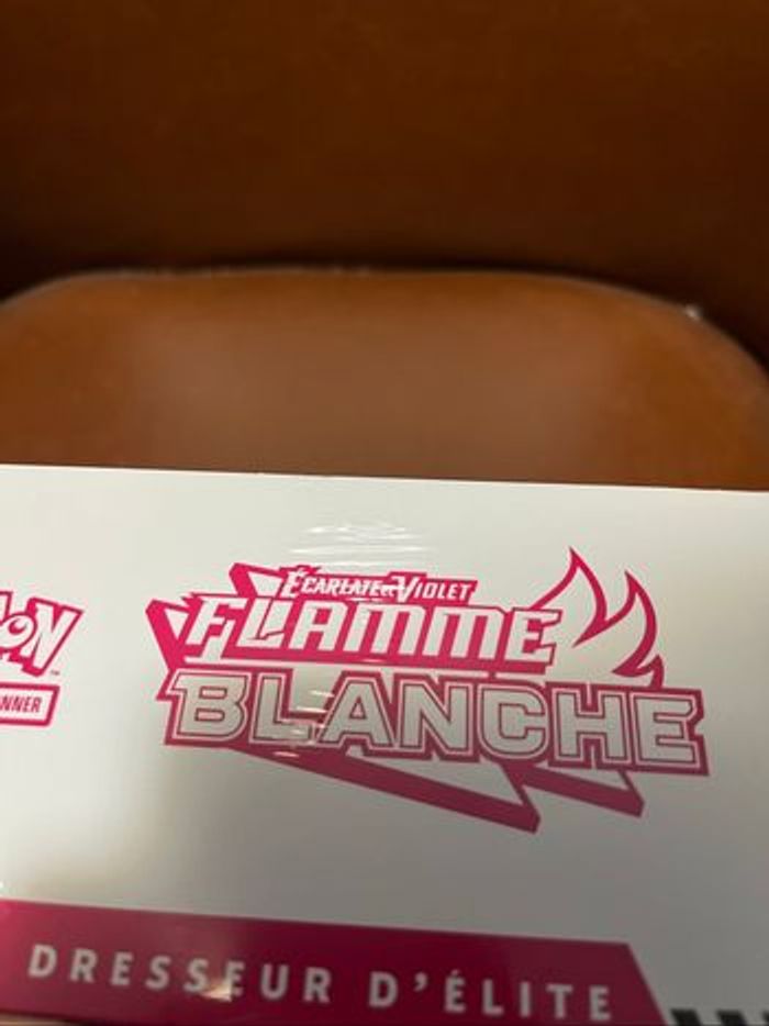 Pokémon - Coffret Dresseur d'Elite Flamme Blanche EV 10.5 - photo numéro 7