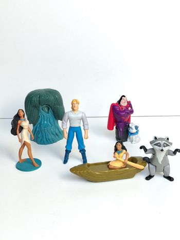 Lot figurines vintage Disney Pocahontas taille 12cm pour la plus grande 