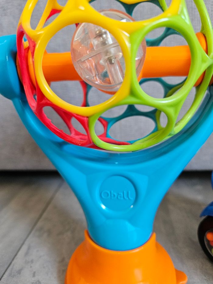 Lot jouets d'éveils Oball voiture et balle - photo numéro 2