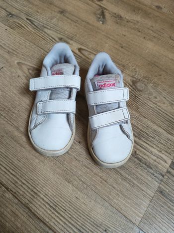 Basket Adidas blanc et rose T24
