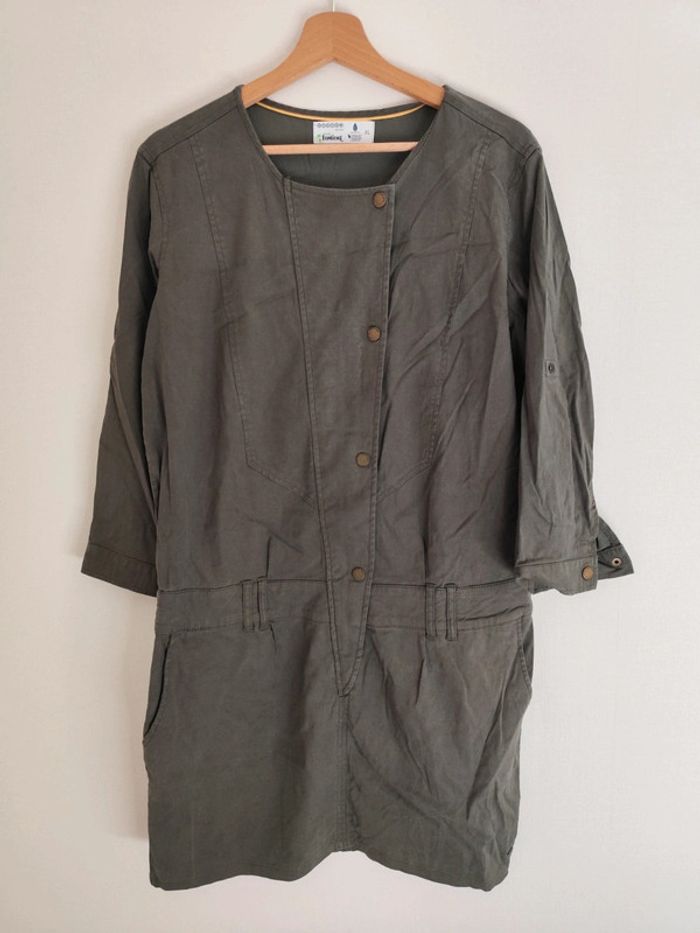 Robe kaki