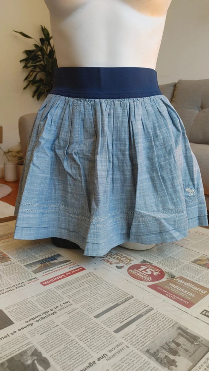 Mini-jupe stylée bouffant avec des volants logo brodé - photo numéro 11