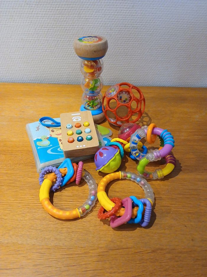 Lot jouet bébé