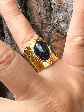 Bague large réglable acier inoxydable or pierre noire légèrement pailletée