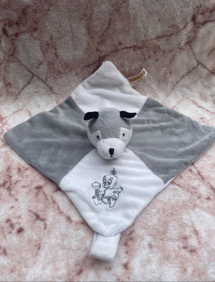 Doudou plat chien loup gris blanc Rodadou Roda