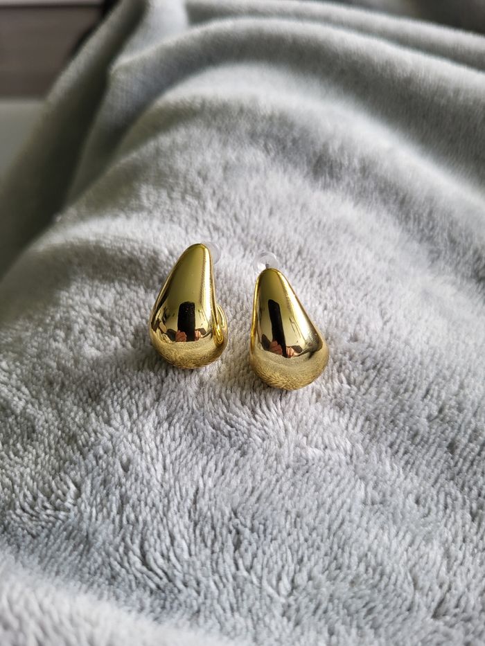 Boucles d'oreilles larmes dorées - photo numéro 2