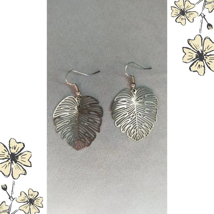 Boucles d'oreilles dorées – Feuilles ajourées style Monstera - photo numéro 3