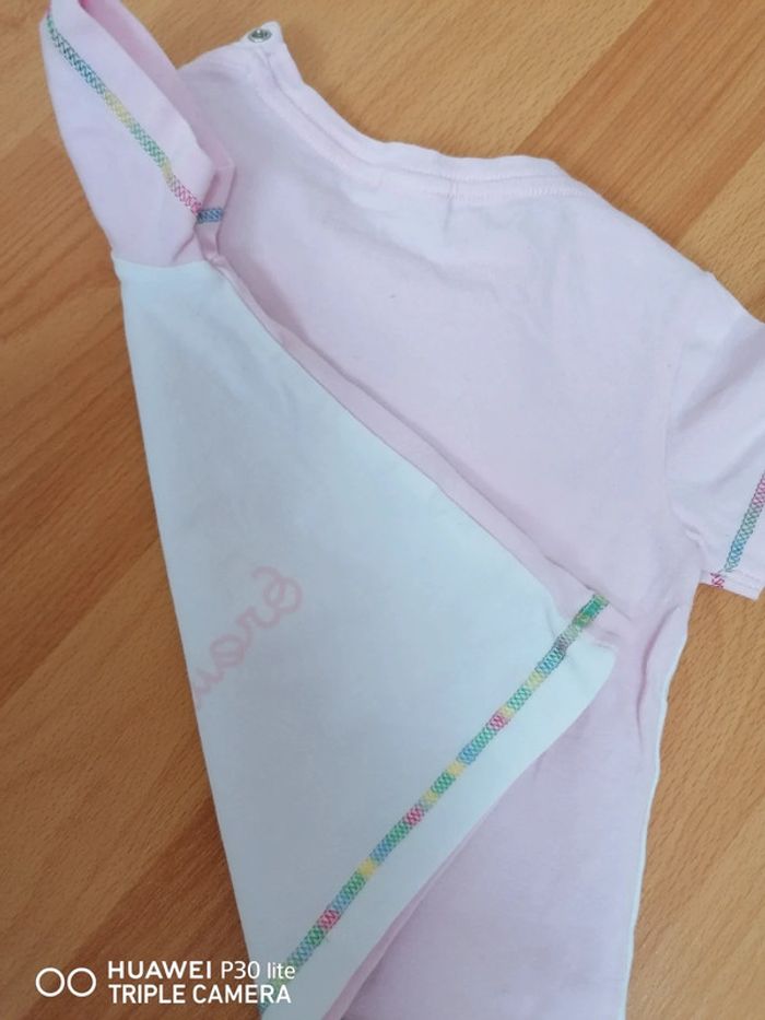 T-shirt blanc et rose 9 mois - photo numéro 2