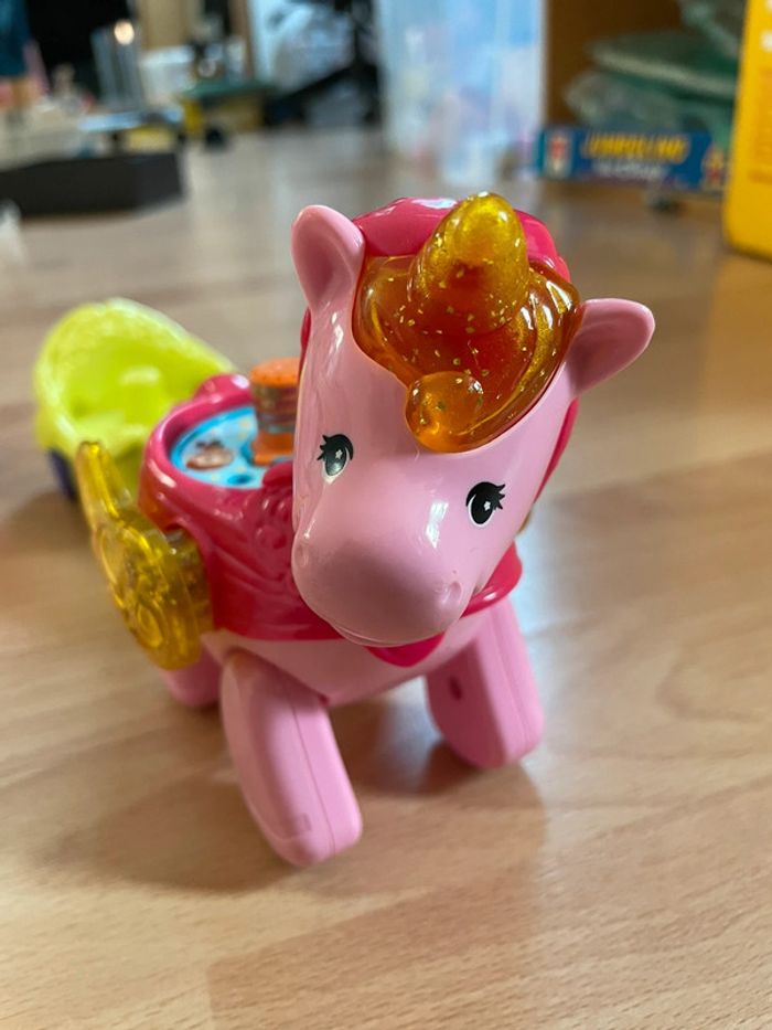 Claire et sa licorne Tut-tut copain - photo numéro 6