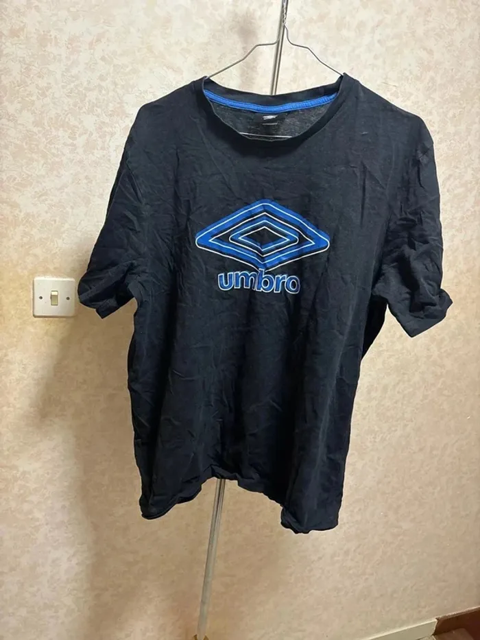 T shirt taille L marque umbro