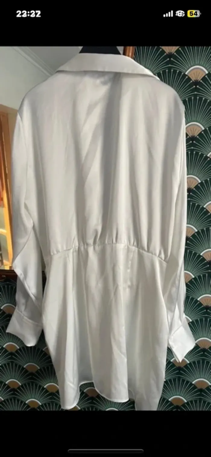 Belle robe satinée Zara col chemise drapé taille L. - photo numéro 6
