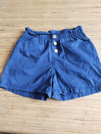 Joli short bleu marine