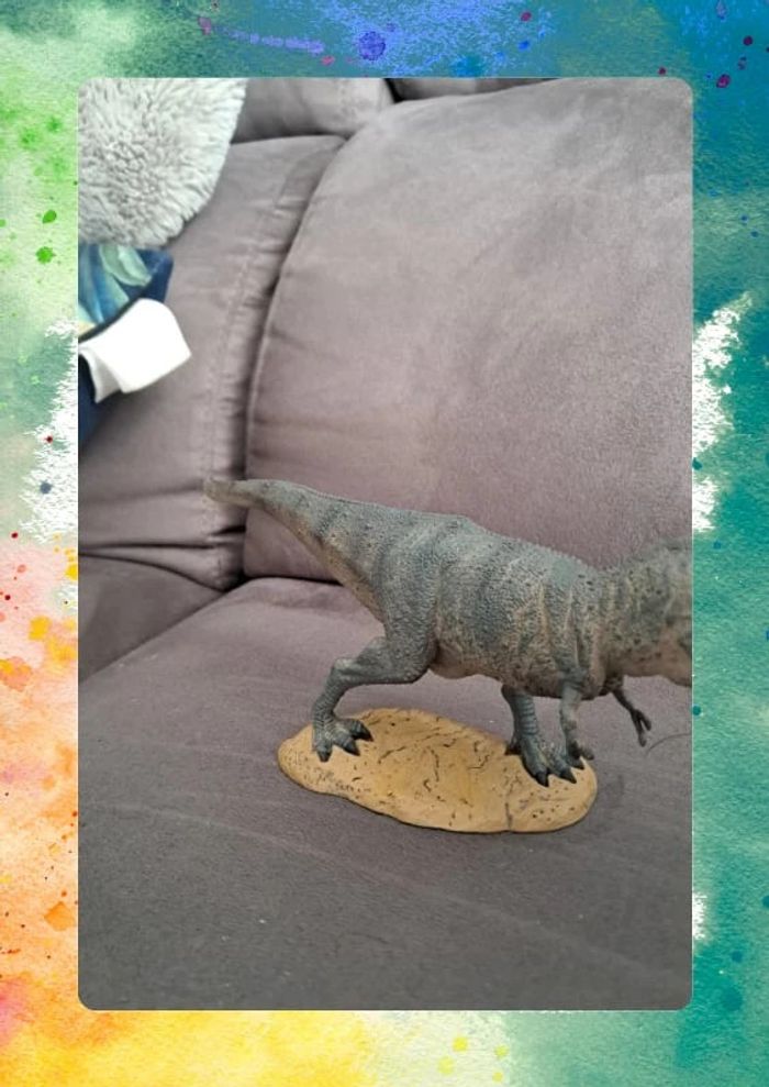 Dinosaure sur socle - photo numéro 3