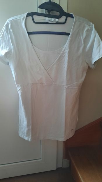 T-shirt blanc de grossesse