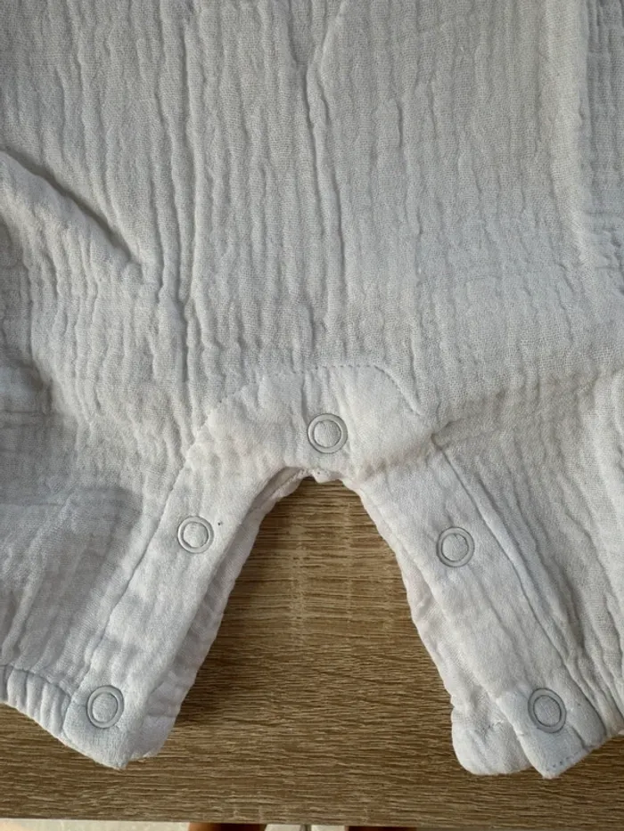 Combinaison blanche avec dentelle La Redoute 9 mois Neuf - photo numéro 4