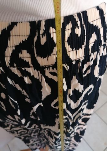 Pantalon été 65%coton. Taille XXL léger motifs noir et beige clair. Taille élastique. 