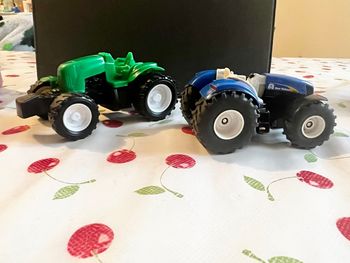 Lot 2 tracteurs sans cabine jouet enfant garçon new holland 1 vert et 1 bleu