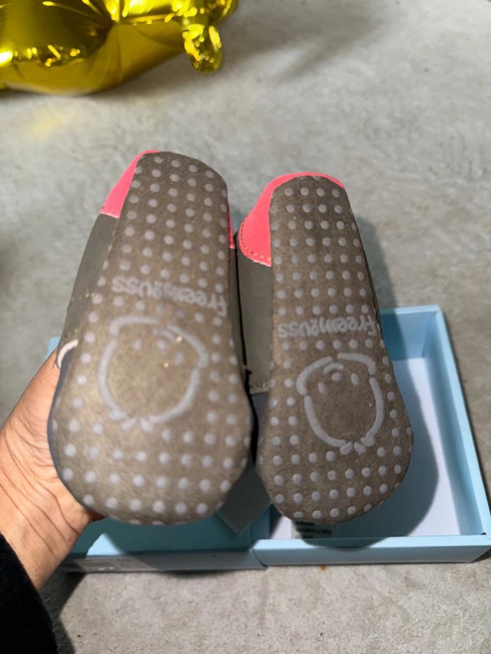 Coffret chaussure bébé fille souple taille 19 j neuf - photo numéro 5