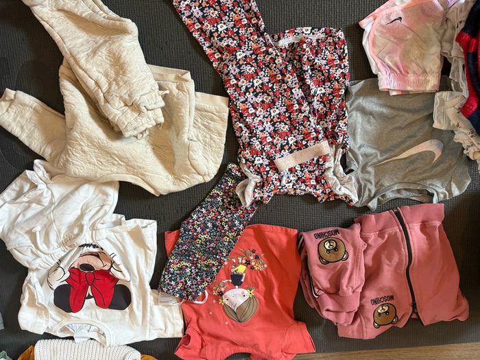Lot (180 pièces) petite fille taille 80 - photo numéro 2