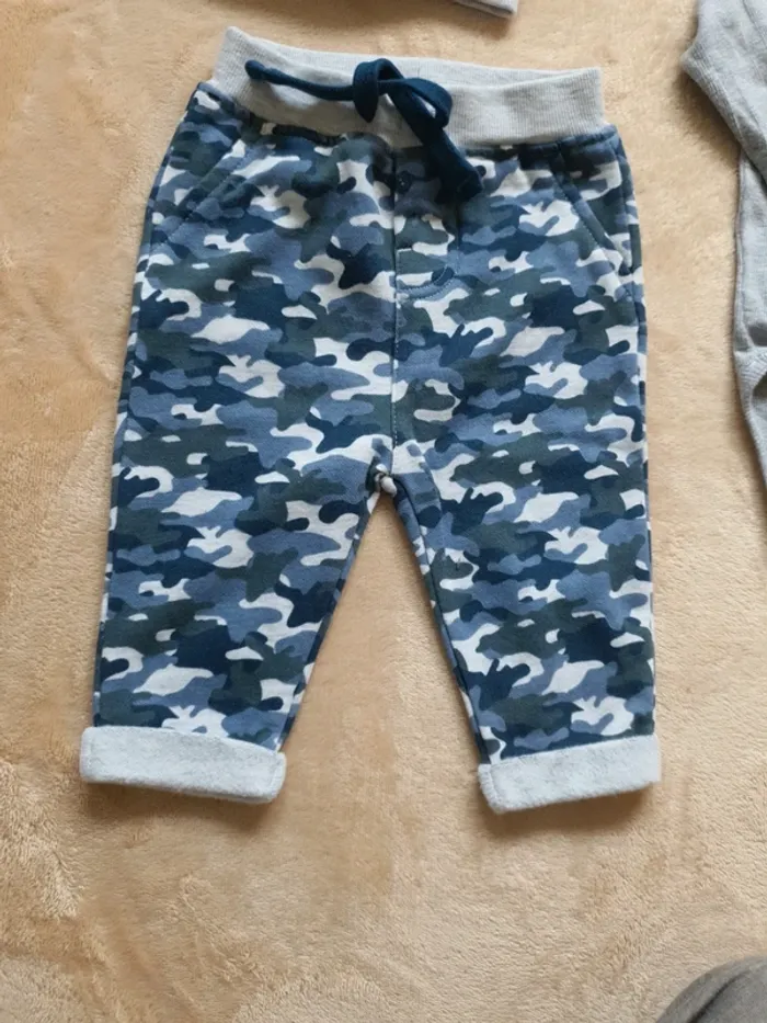 6/9 mois lot jogging camouflage - photo numéro 11