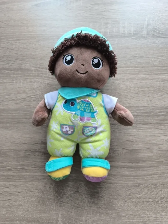 Doudou poupée musicale vtech