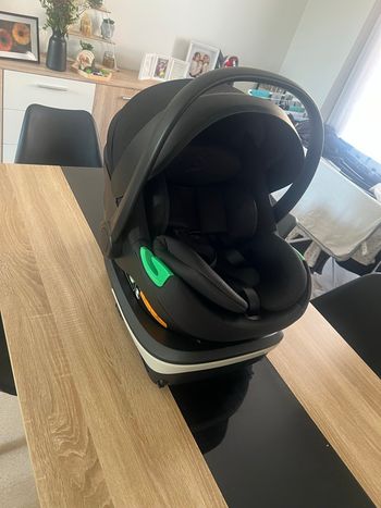 Cosy + Base isofix + nid d’ange 
